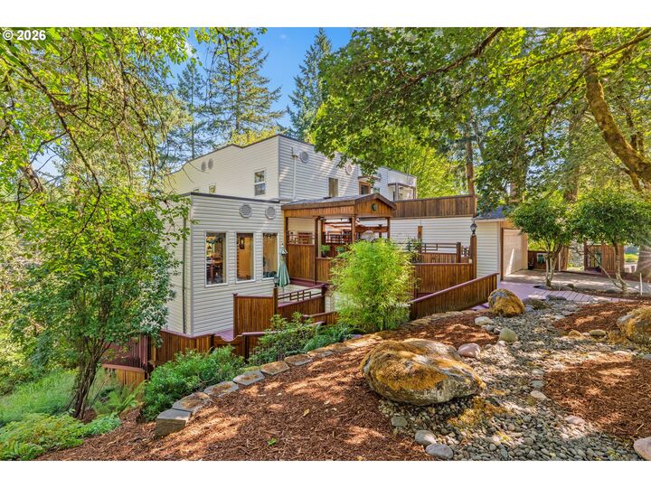 Property Photo:  785 E 44th Ave  OR 97405 