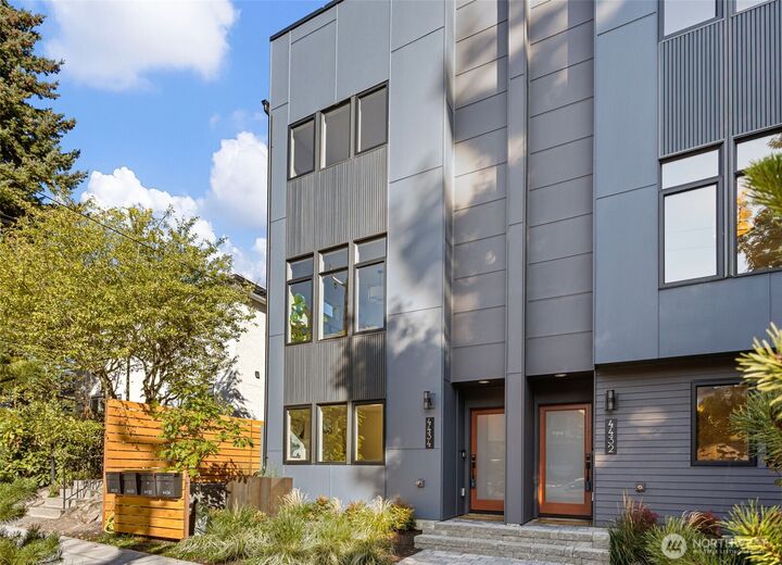Property Photo: 4434 Dayton Avenue N WA 98103