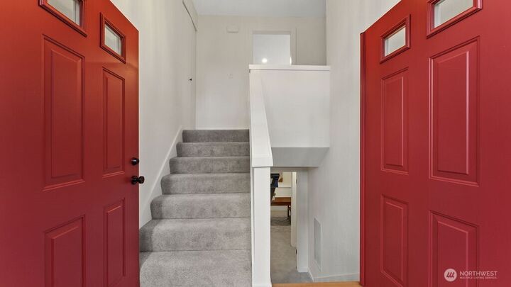 Property Photo: 6504 119th Avenue SE WA 98006