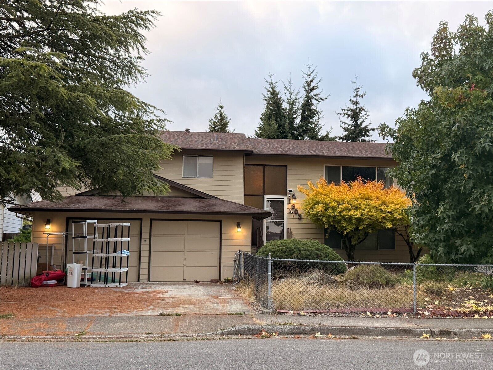 Property Photo: 1303 S 276th Place WA 98198