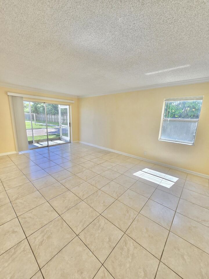 Property Photo: 104 SE 10th Street 101 FL 33441