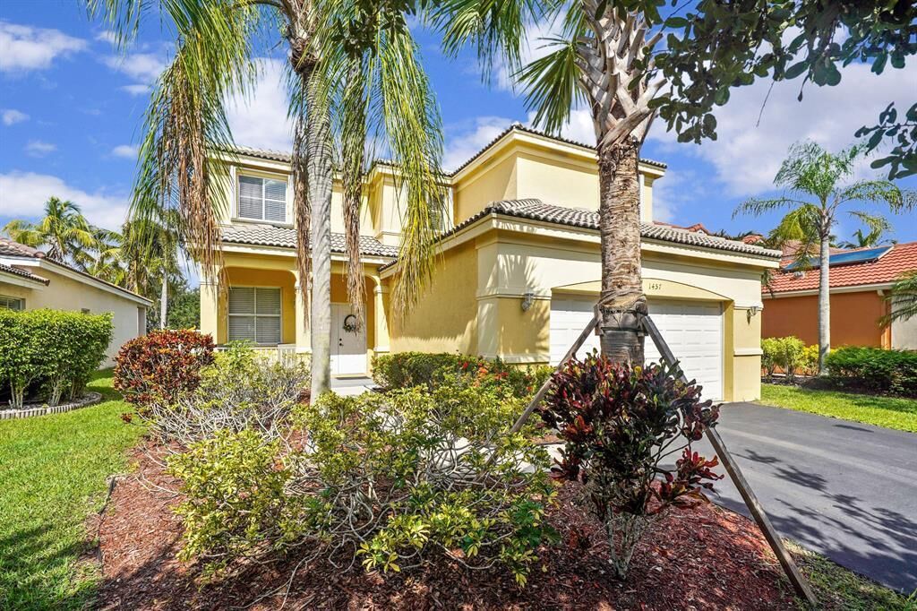 Property Photo: 1457 Banyan Way FL 33327