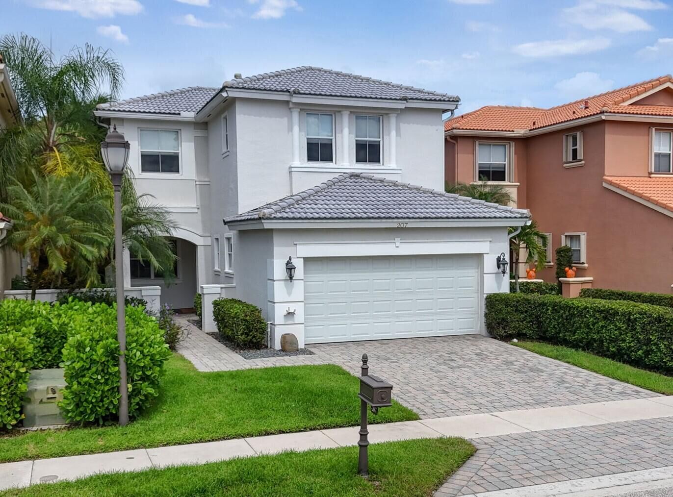 Property Photo: 207 Isle Verde Way FL 33418