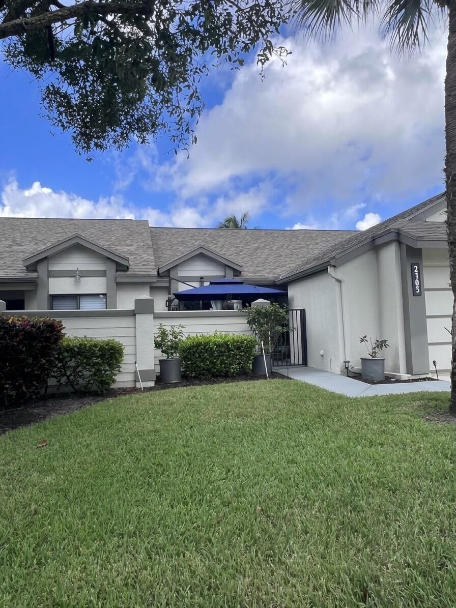 Property Photo:  2105 Landings Boulevard  FL 33413 