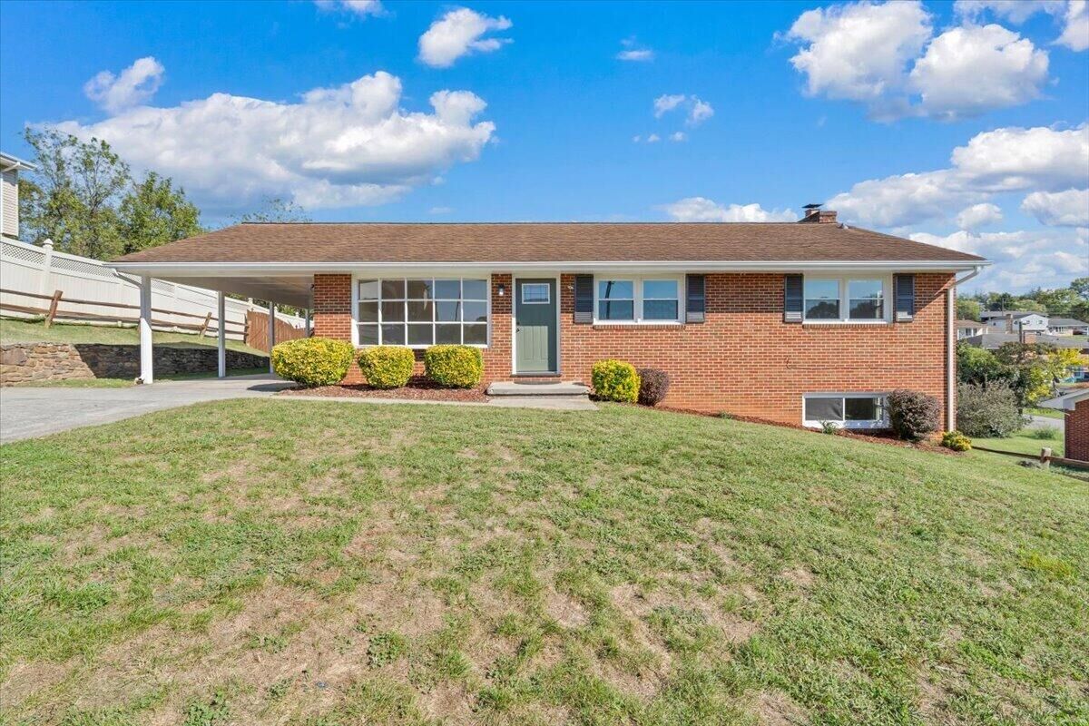 Property Photo:  1707 Angus Rd NW  VA 24017 