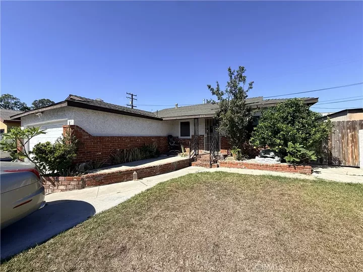 Property Photo: 717 E Santa Rita CA 90220