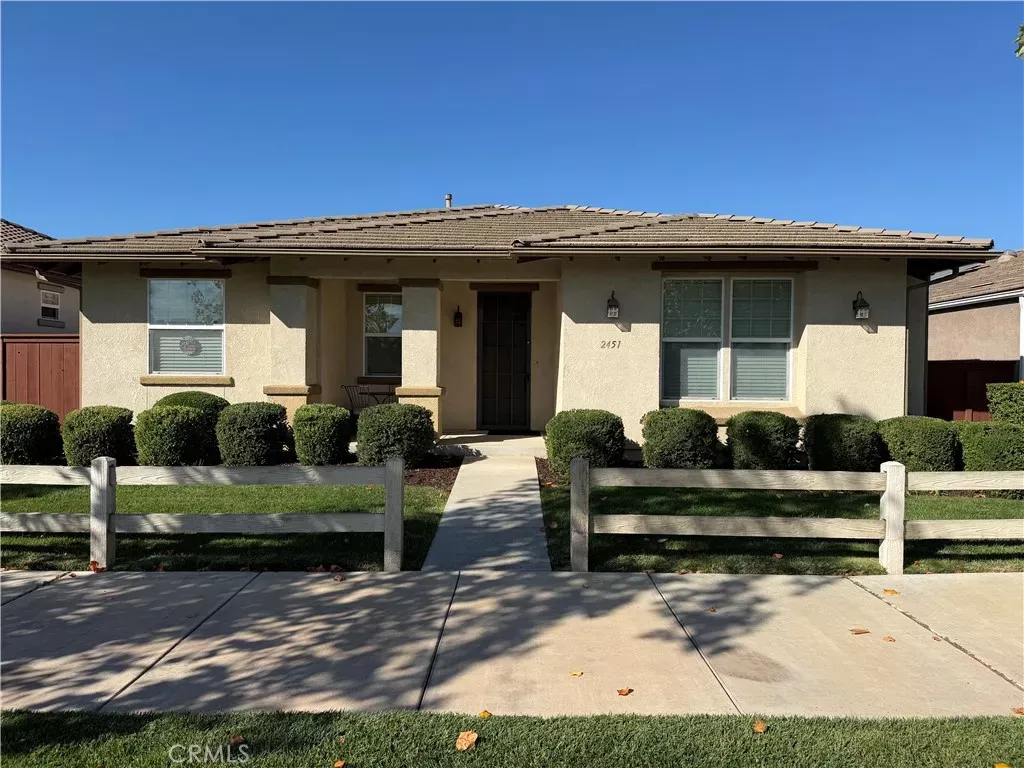Property Photo: 2451 Clubhouse Drive CA 93446