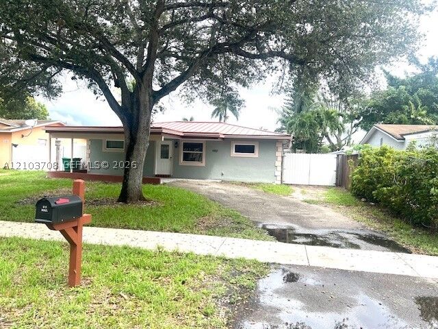 Property Photo:  4150 SW 56th Ter  FL 33314 