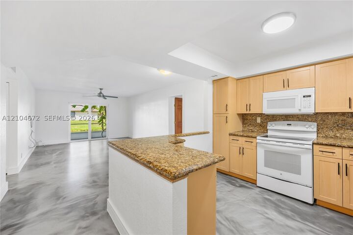 Property Photo:  8507 Old Country Mnr 312  FL 33328 