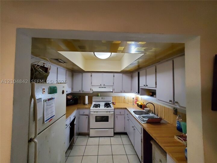 Property Photo:  11562 SW 109th Rd 35Z  FL 33176 