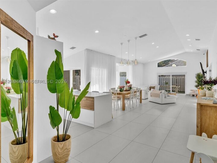 Property Photo:  4807 SW 34th Ave  FL 33312 