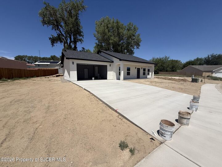 Property Photo: 1045 Valley View Drive NM 87413