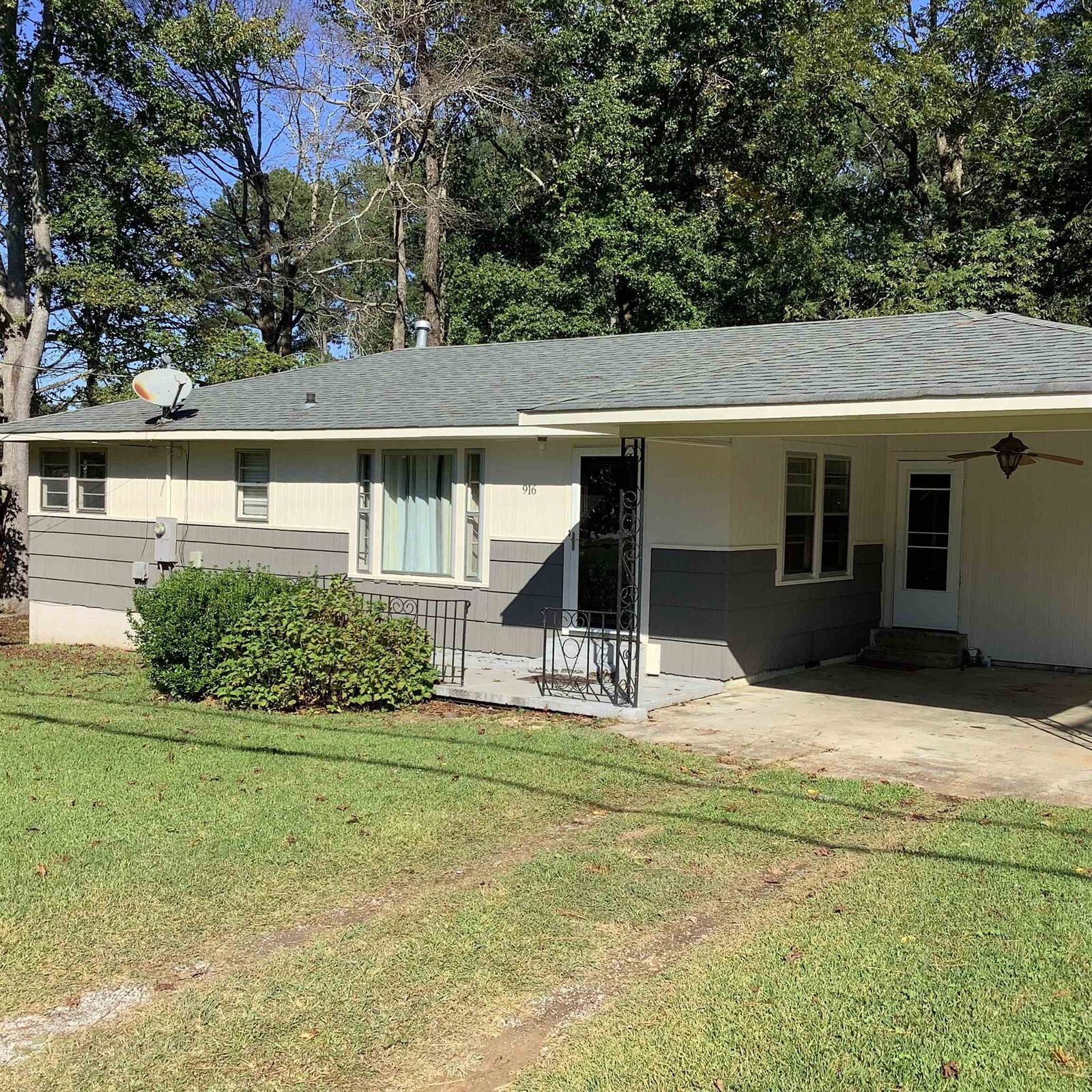 Property Photo:  916 Ave C  AL 35055 