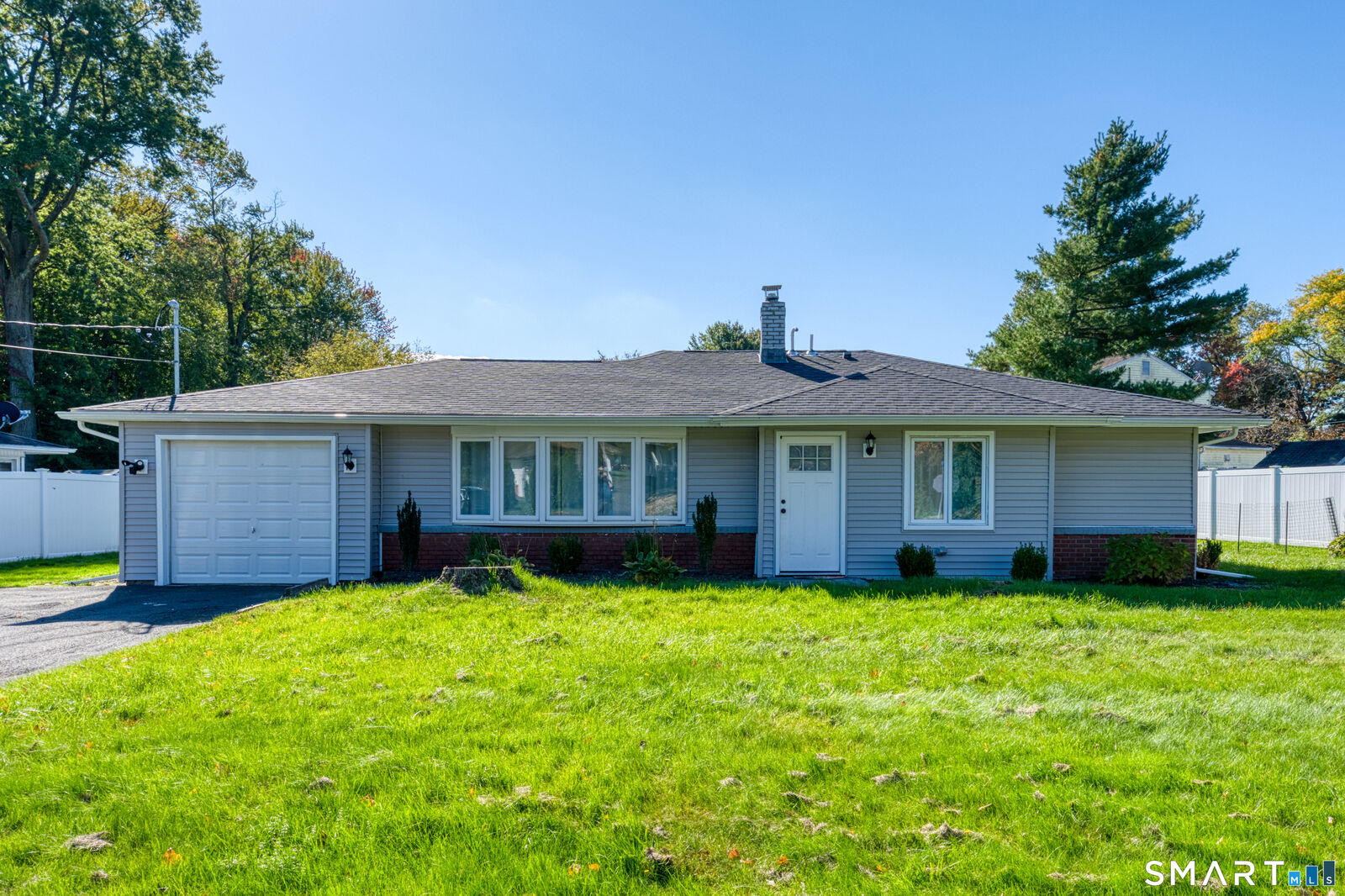 Property Photo:  175 Reservoir Road  CT 06111 