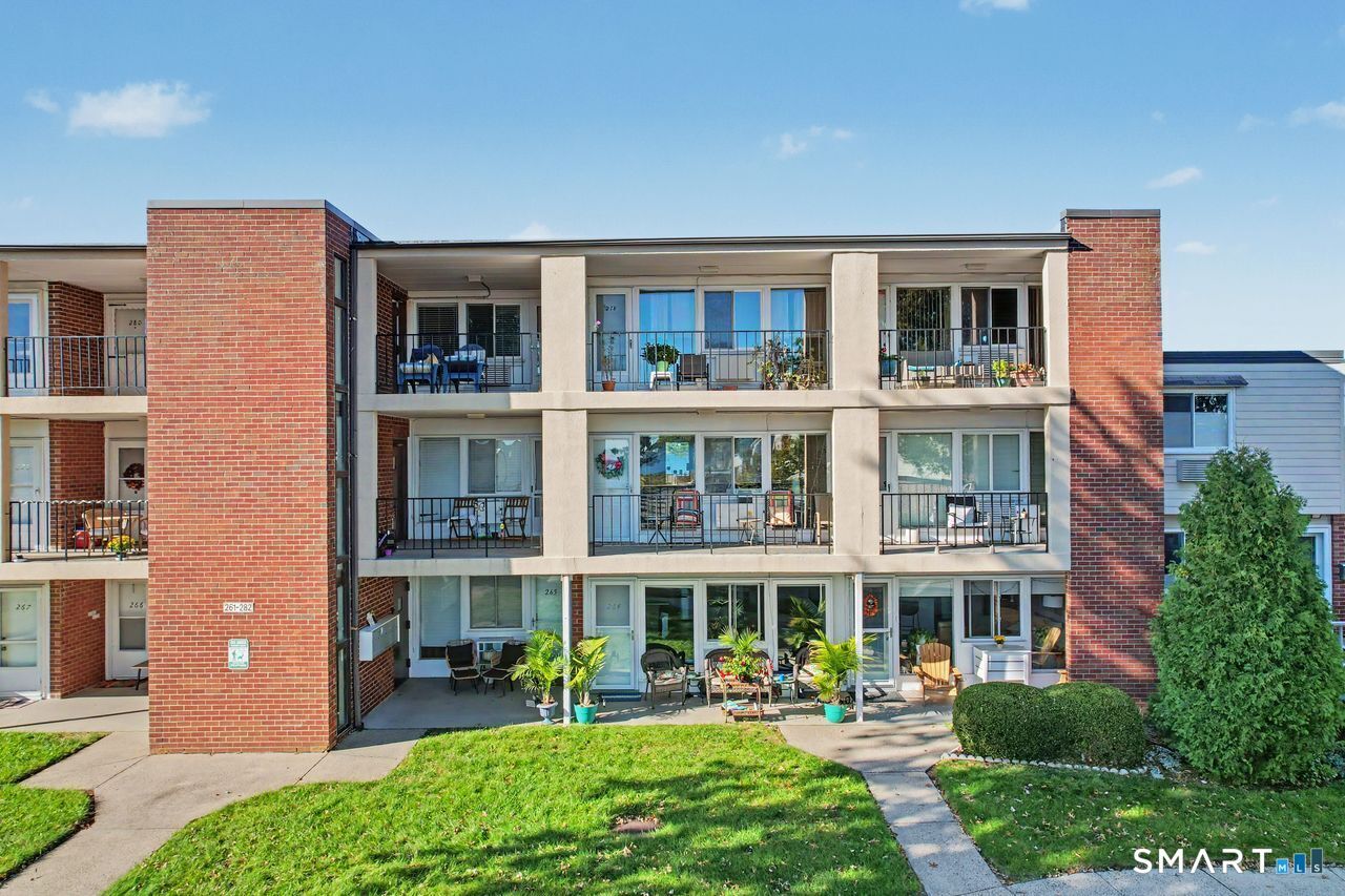 Property Photo:  279 West Walk 279  CT 06516 