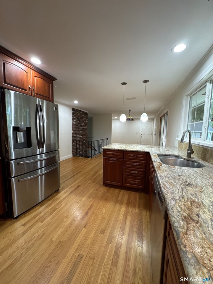Property Photo:  9 Arnold Way  CT 06074 
