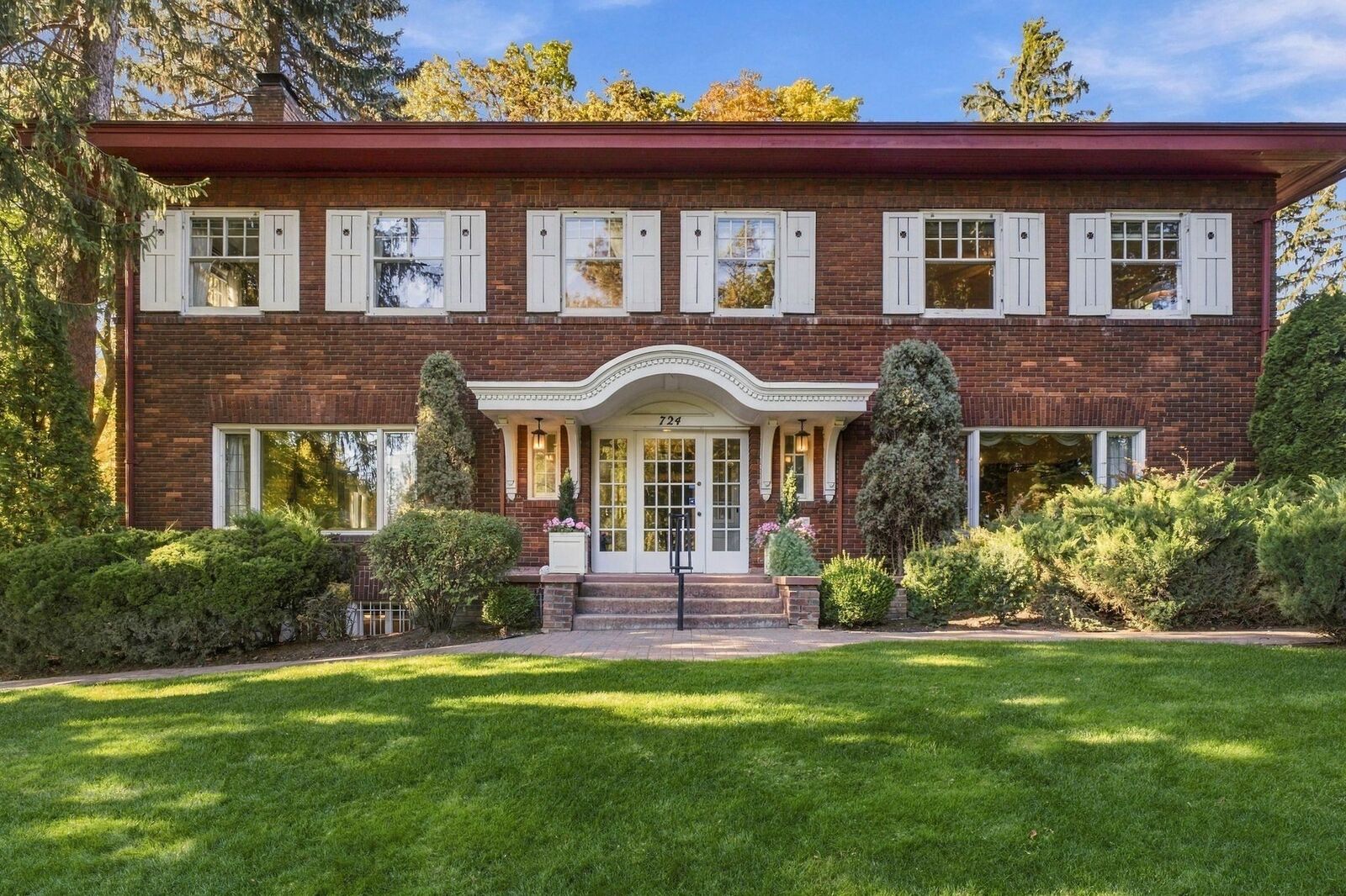 Property Photo:  724 W Cliff Dr  WA 99204 
