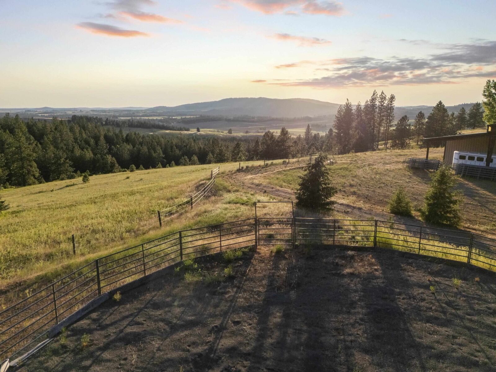 Property Photo: 10718 S Mica Vista Ln Ln WA 99023