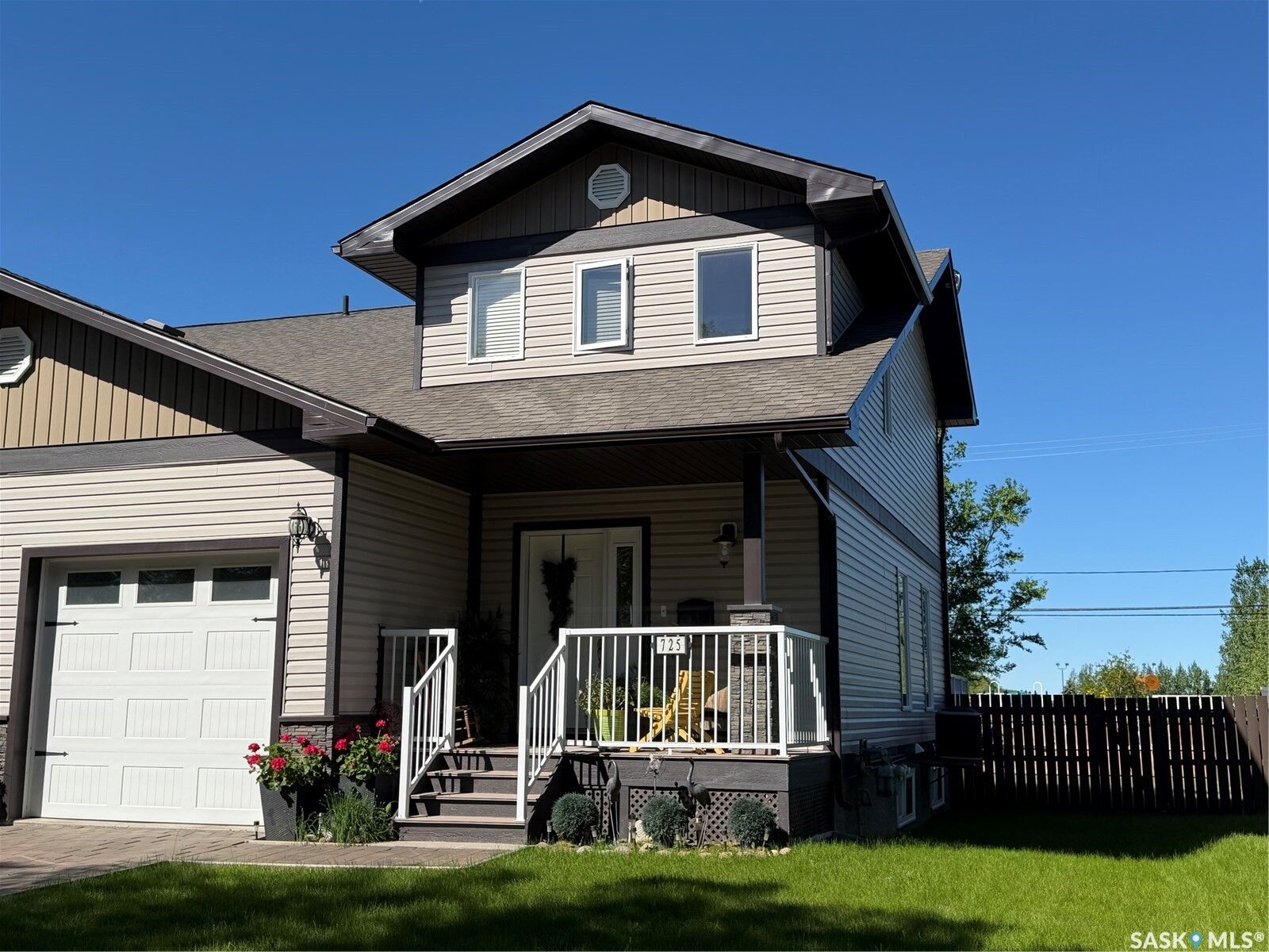 Property Photo: 725 Centre Street SK S0N 2M0