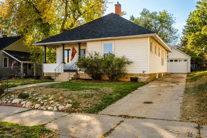 Property Photo:  636 Clarendon Avenue  WY 82801 