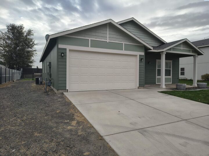 Property Photo:  4405 Phoenix Ln  WA 99301 