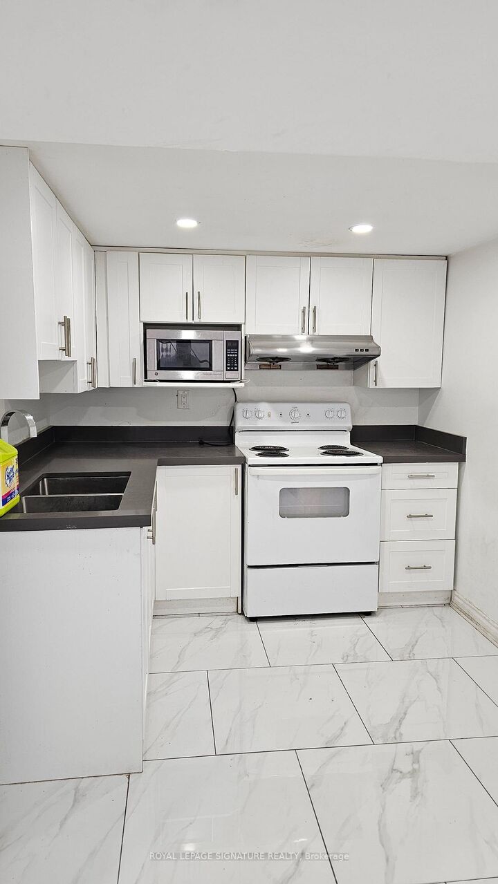 Property Photo: 772 Scarborough Golf Club Road Lower ON M1G 1J1