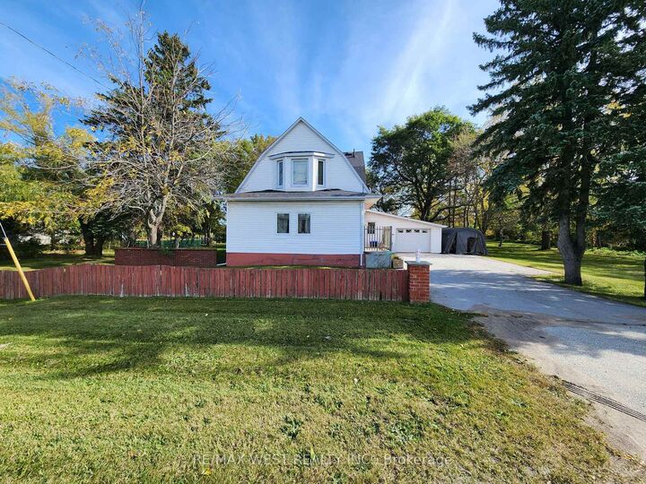 Property Photo: 5427 Yonge Street ON L0L 1R0