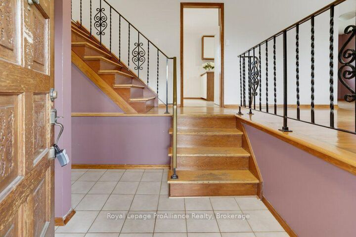 Property Photo:  23 Thorncliffe Drive  ON K8P 4L3 
