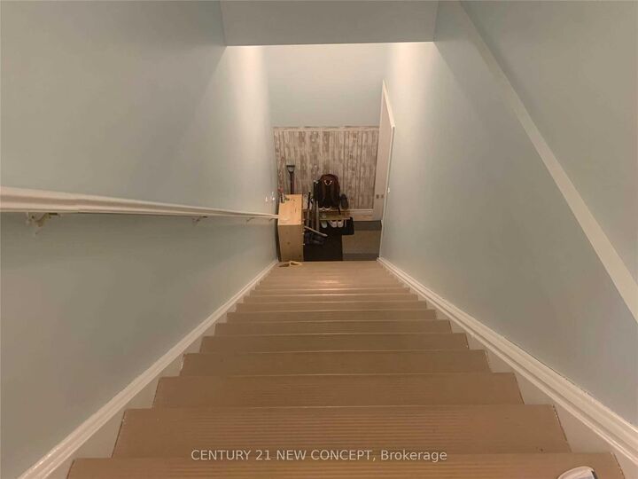 Property Photo:  740 Lakeshore Road E A  ON L5E 1C7 