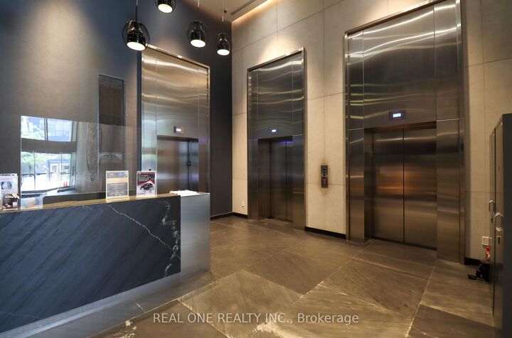 Property Photo:  28 Wellesley Street E 1908  ON M4Y 0C4 