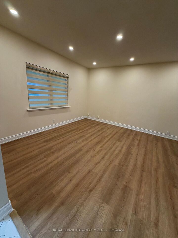 Property Photo:  36 St Georges Avenue E  ON P6B 1W7 
