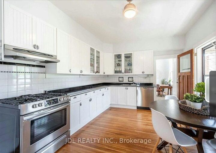 Property Photo:  137 Denison Ave Avenue Bedroom A 2nd Floor  ON M5T 2N2 