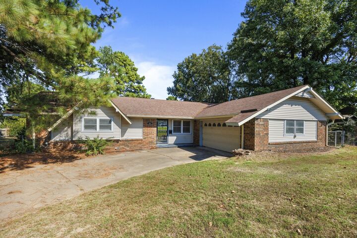 Property Photo: 1202 SW 20th Street OK 74467