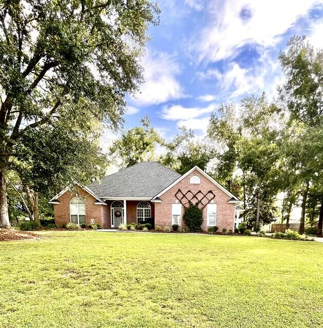Property Photo: 5 Brandywine Circle GA 31605