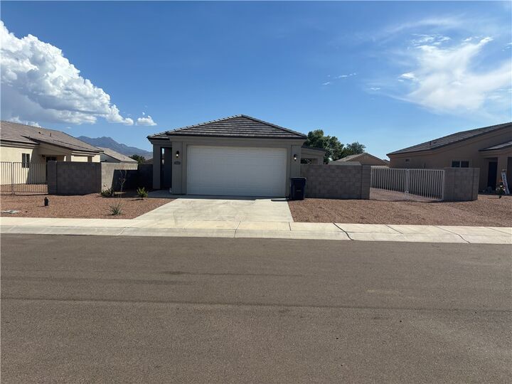 Property Photo:  3306 E Farm Crest Avenue  AZ 86409 