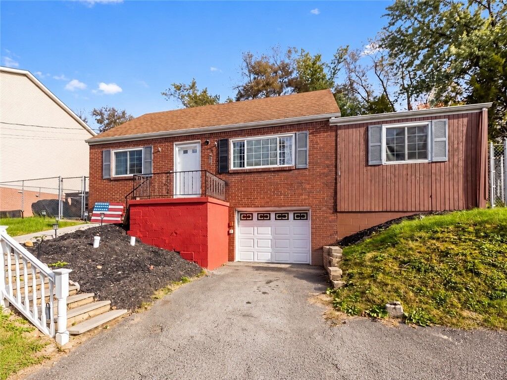 Property Photo:  2009 Ridge Rd  PA 15135 