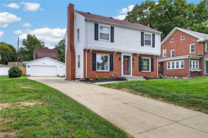 Property Photo: 733 Roslyn Avenue OH 44320