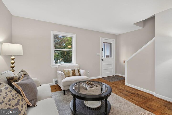 Property Photo:  817 S Irving Street  VA 22204 