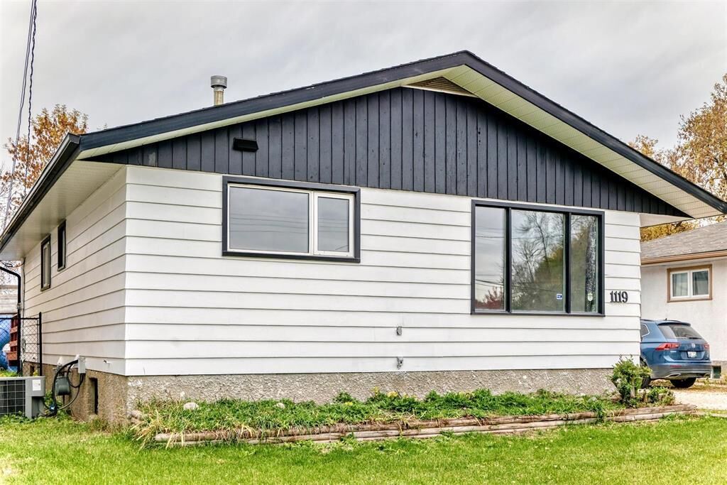 Property Photo:  1119 Pandora Avenue  MB R2C 1N4 