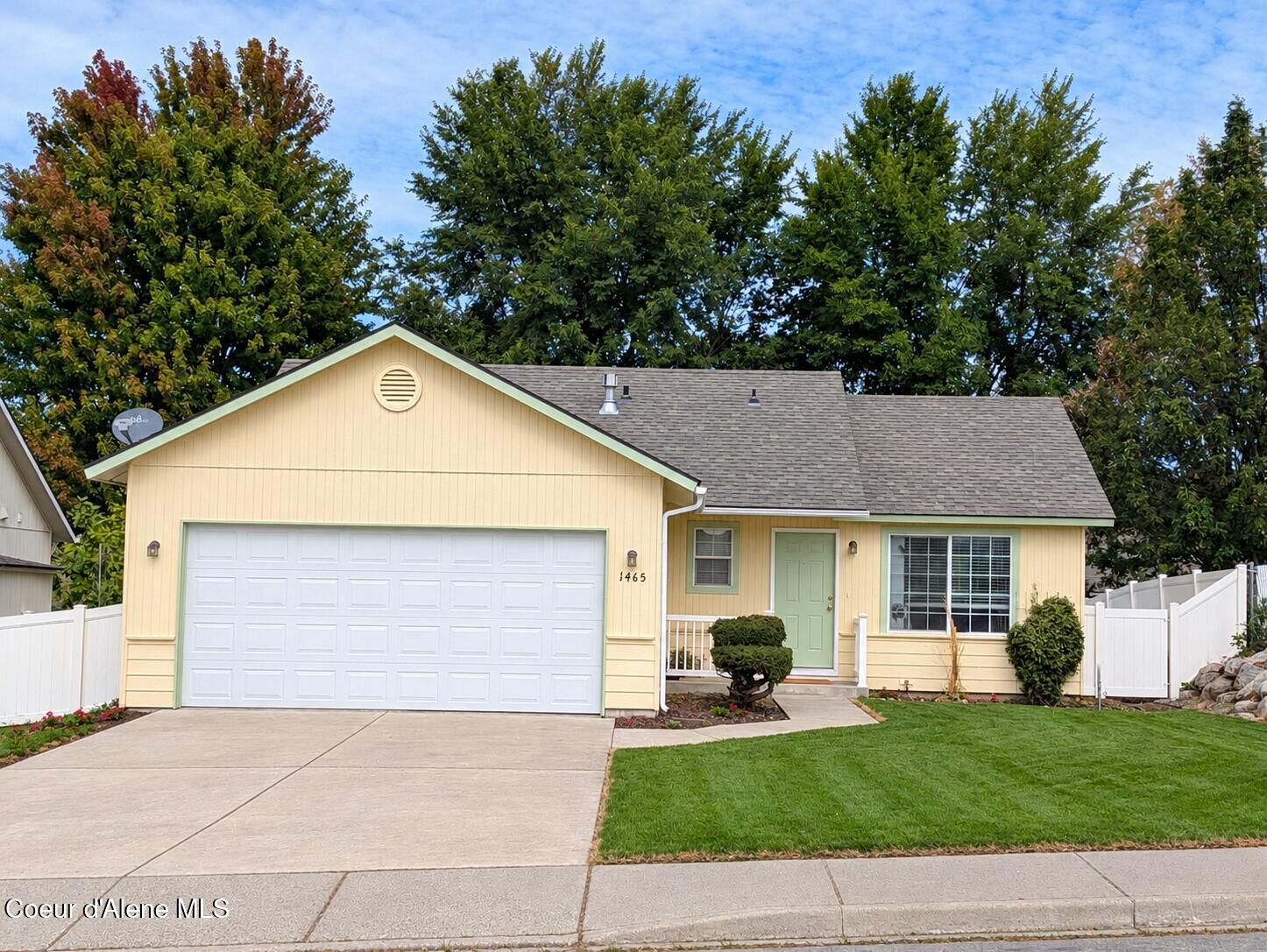 Property Photo:  1465 E Stockman Ave  ID 83854 