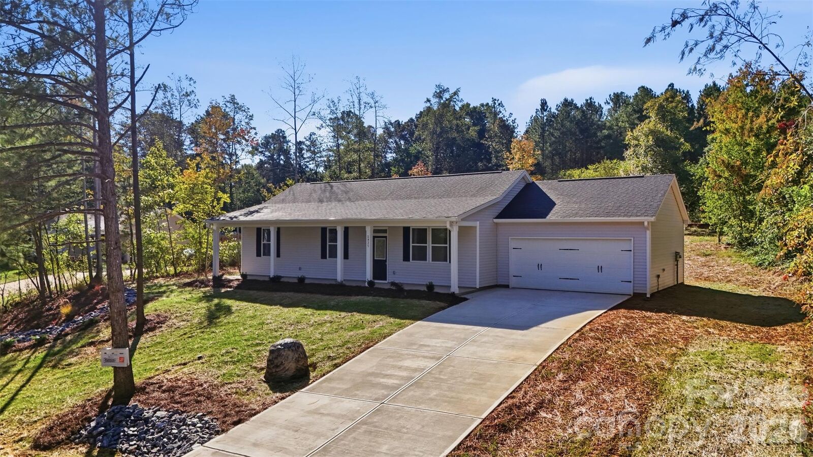 Property Photo: 2935 Heavners Farm Court NC 28092