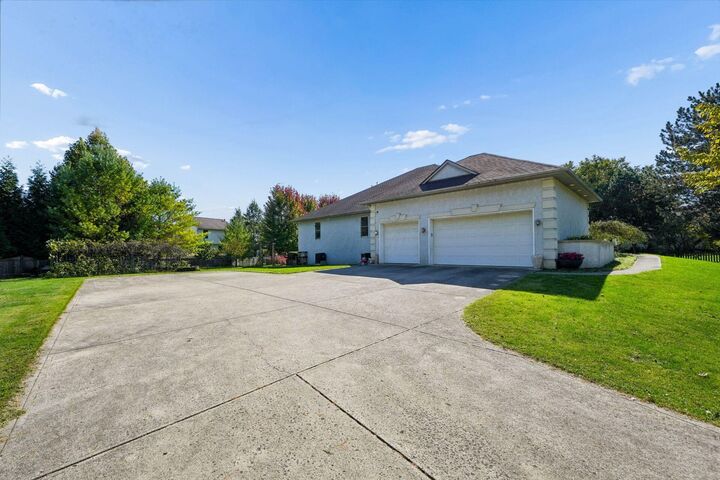 Property Photo: 1412 Hickory Run Drive OH 43204