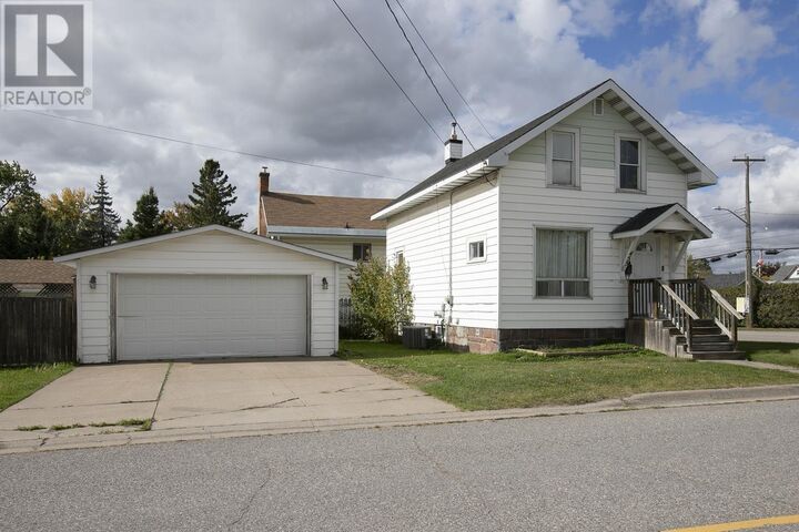 Property Photo:  455 Charles St  ON P6C 3L4 