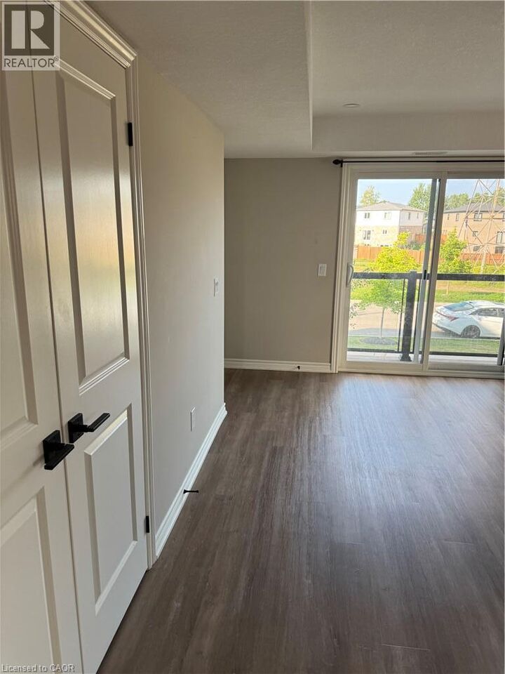 Property Photo: 265 Chapel Hill Drive 39 ON N2R 0S4