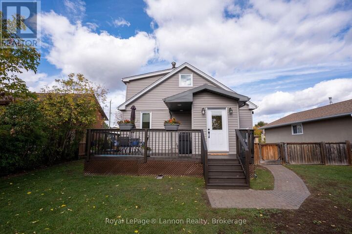 Property Photo:  95 Oswald Street  ON P7A 6T2 