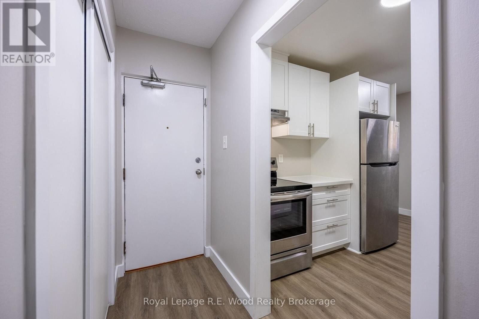 Property Photo:  98 Forest Street 102  ON N5H 1A7 