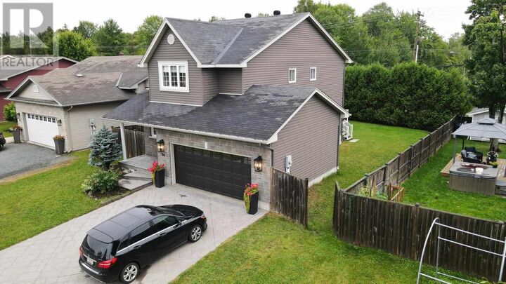 Property Photo:  96 Ruscio Cres  ON P6A 6H5 