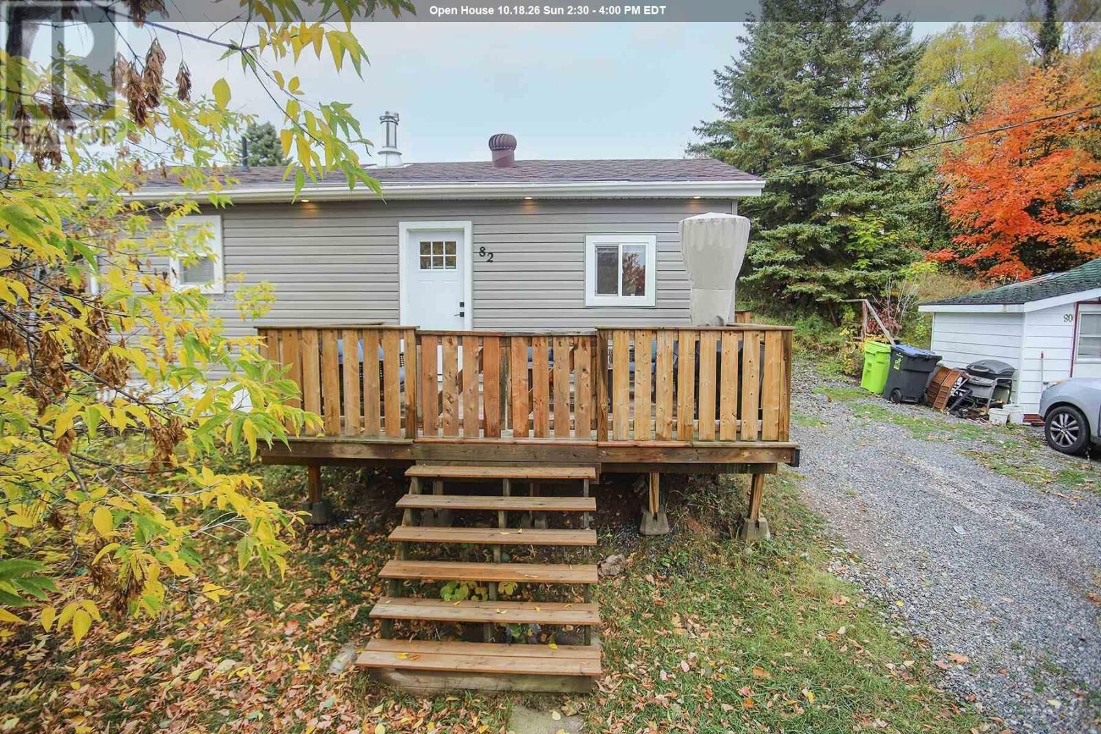 Photo de la propriété:  82 Elliott Rd  ON P6C 2Z4 