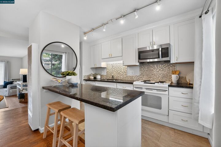 Property Photo:  1241 Homestead Ave 211  CA 94598 