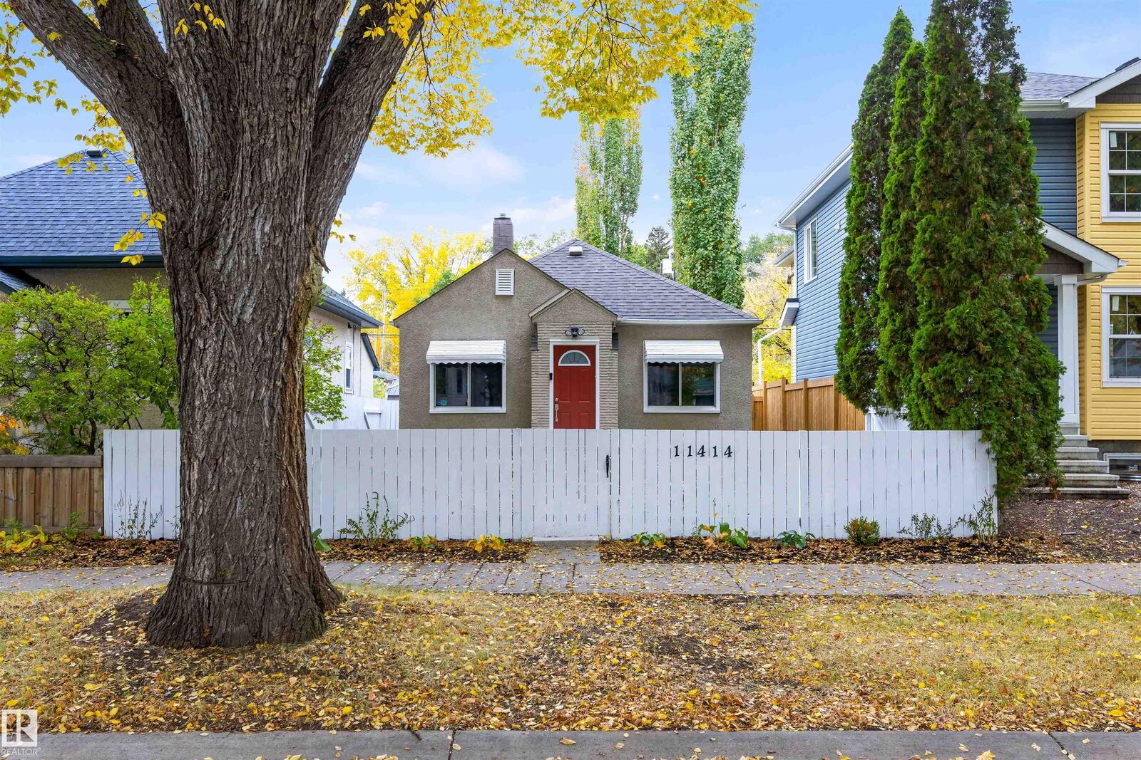 Property Photo:  11414 84 Street NW  AB T5B 3B4 